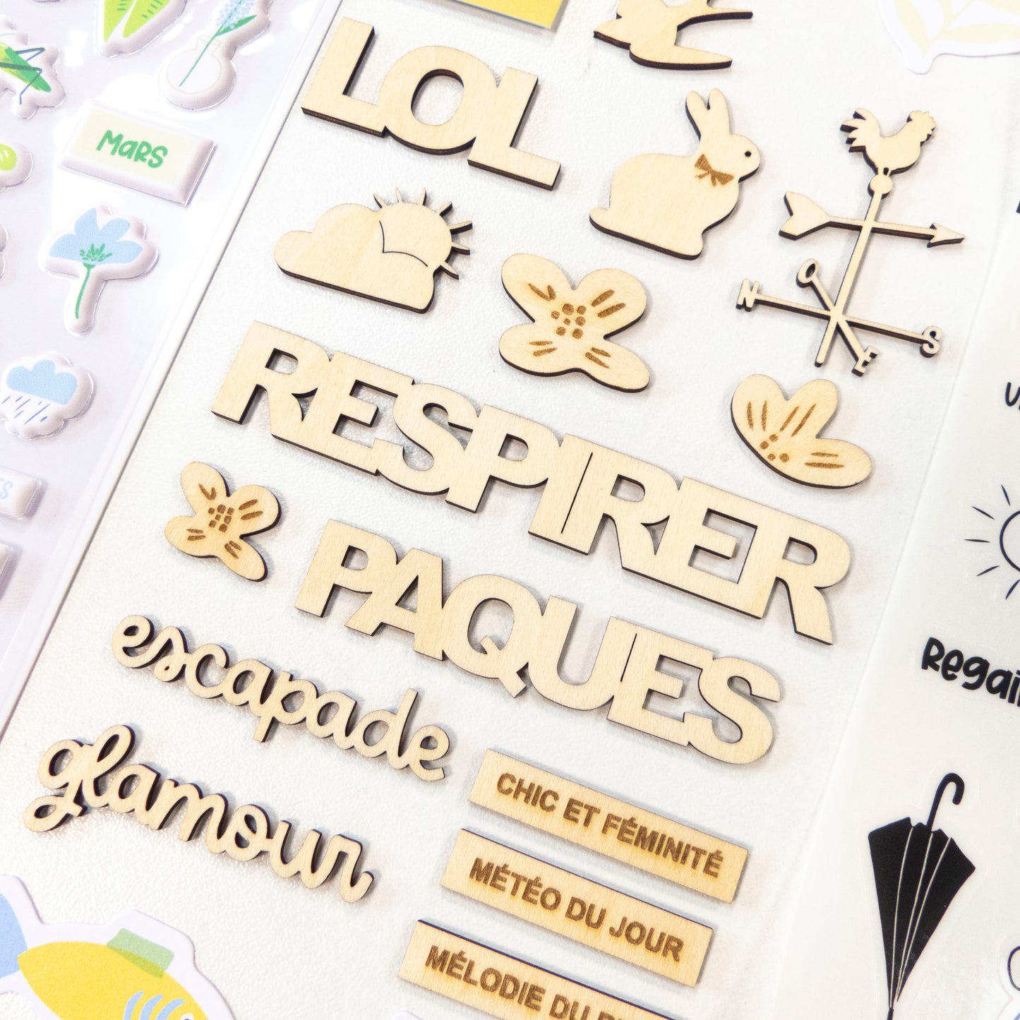 Décorations en bois - Des fleurs et des saveurs