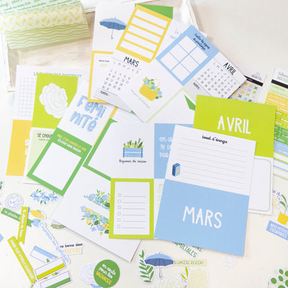 Cartes Project Life - Des fleurs et des saveurs: pages colorées en bleu, vert et jaune avec calendriers, mois et sections à remplir.