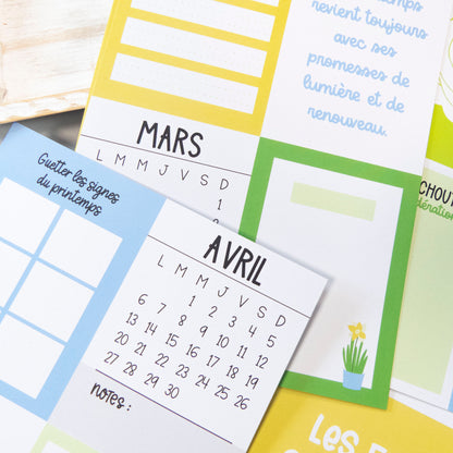 Cartes Project Life - Des fleurs et des saveurs: pages mensuelles affichant les mois Mars et Avril avec calendriers et notes.